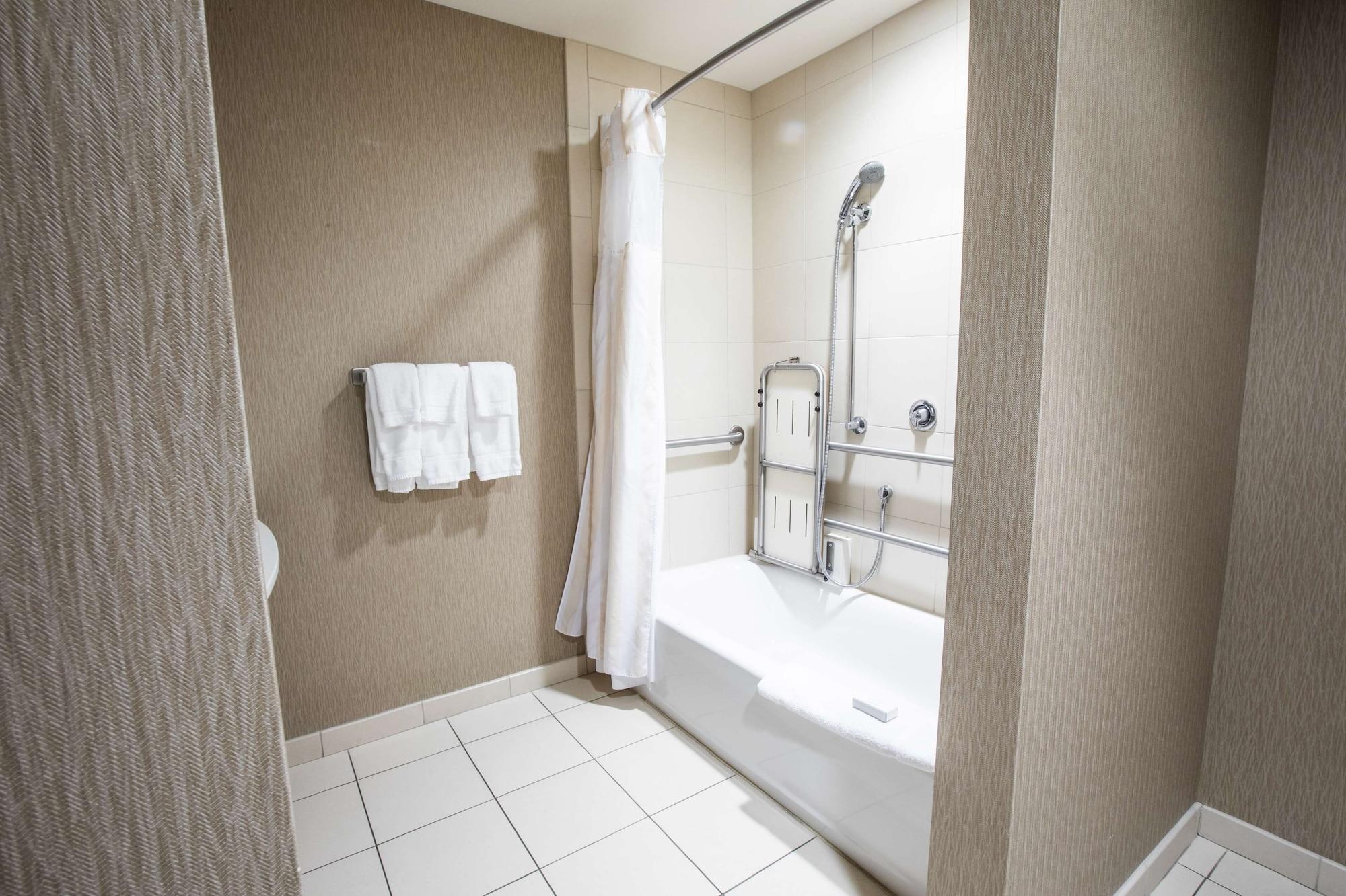 Hilton Garden Inn Клифтън Парк Екстериор снимка